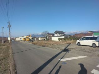 農産物加工場に最適!貸し土地(宅地)小布施町林地区、約500坪(1,655㎡)
価格応談、貸倉庫別途あり(平屋、鉄骨、145坪、480㎡)