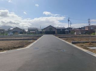 三本木分譲地、造成工事完了!完了検査合格済
¥1,320万円~¥1,791万円
県内初(民間)!電線等地中化造成
令和7年9月完成予定。5区画予約済(250723)
建築条件なし!
宅地延長道路なし!
※(株)イマイ企画で建築の場合、2万円/坪お値引きします。
ハザードマップ白地域